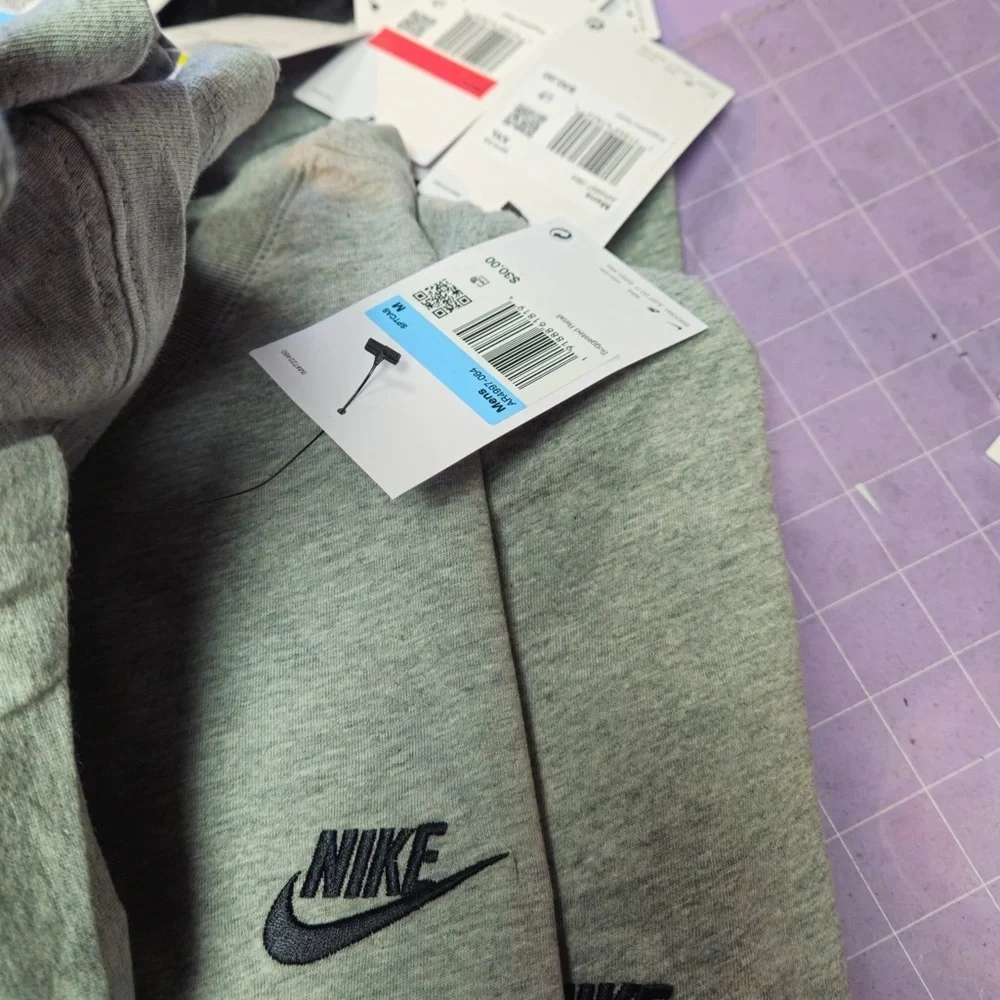 Nike Men's Gray T-Shirt